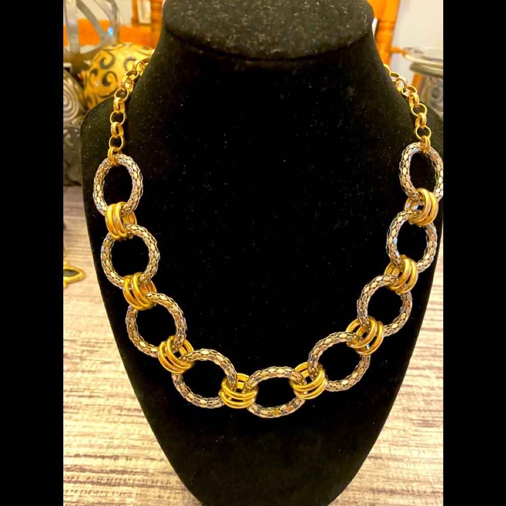 GOLDTONE AND SILVERTONE LINK NECKLACE